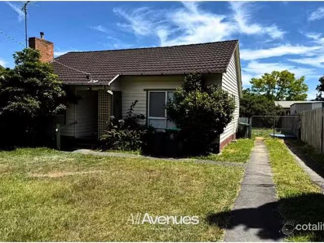 Deal! 2 BR 24 Service Rd, Moe House for rent Listed by Anu Sa.