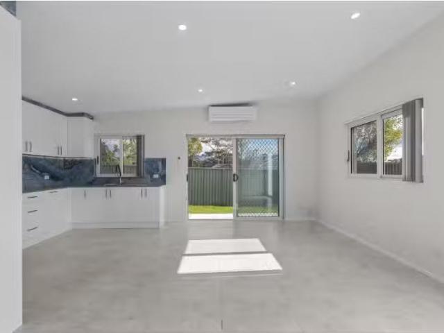 Charming 2 BR 24A Torres Street, KILLARNEY VALE House for rent.