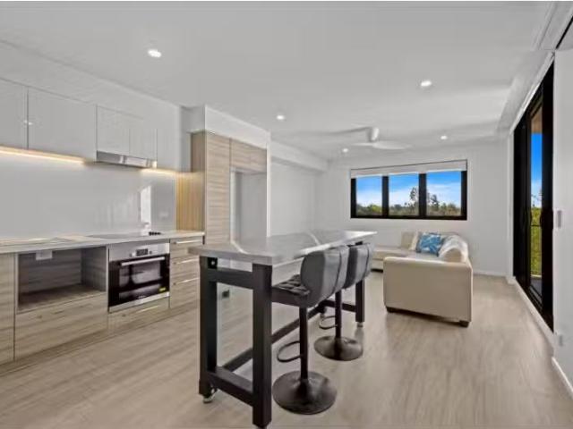 Just in! 2 BR 253/32 Gladys Street, STONES CORNER Apartment fo.