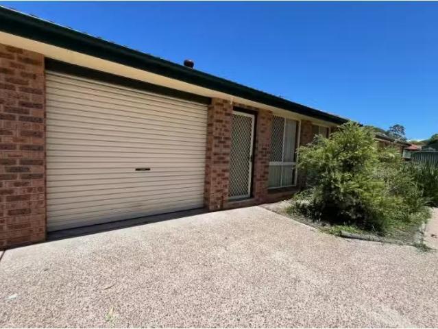 Nice 2 BR 2/85A Benjamin Lee Drive, Raymond Terrace Apartment.