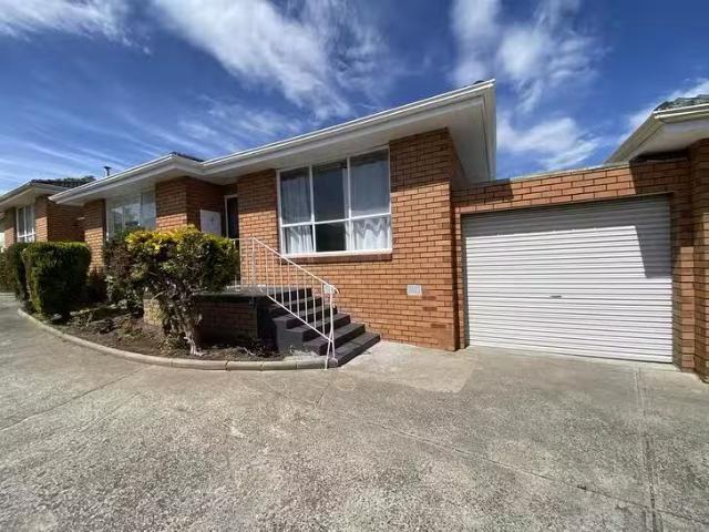 For Rent! 2 BR 2/81 Jones Road, Dandenong, VIC 3175
