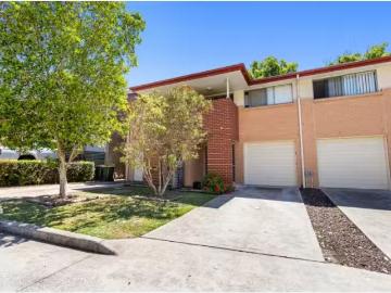Rental! 2 BR 2/8 Stockton Street, MORISSET Townhouse for rent.