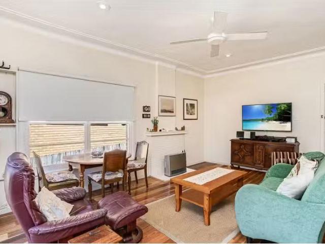 Just in! 2 BR 28 Parkes Street, Manly Vale House for rent Lis.