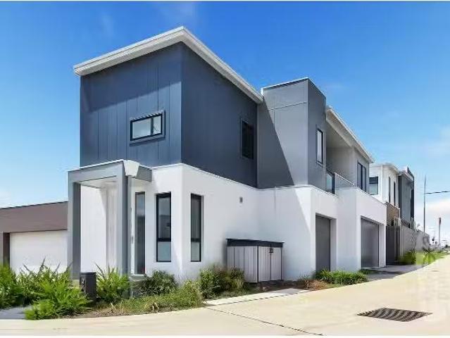 Cozy 2 BR 2 Stilt Lane, Oran Park Townhouse for rent Listed b.
