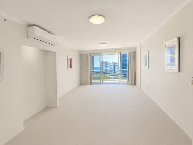 Cozy 2 BR 3152/21 31 Cypress Avenue, Surfers Paradise, QLD 421.