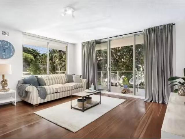 Rental! 2 BR 3/18 Mactier Street, Narrabeen Apartment for rent.