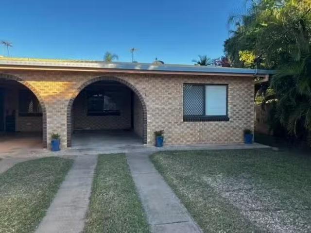 Cozy 2 BR 3/100 Menzies Street, Park Avenue, QLD 4701