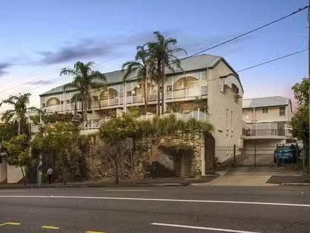 Unique 2 BR 3/137 Saint Pauls Terrace, Spring Hill, QLD 4000