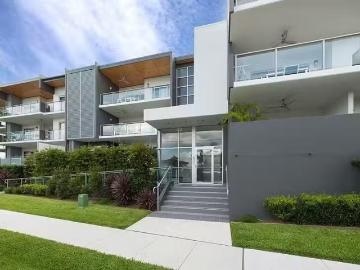 Rental! 2 BR 3/2 Barramul Street, Bulimba, QLD 4171