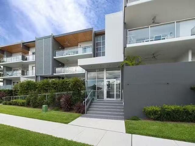 Cheap 2 BR 3/2 Barramul Street, Bulimba, QLD 4171