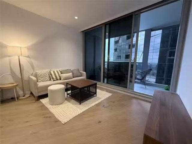 Cozy 2 BR 3304/260 Spencer Street, Melbourne, VIC 3000