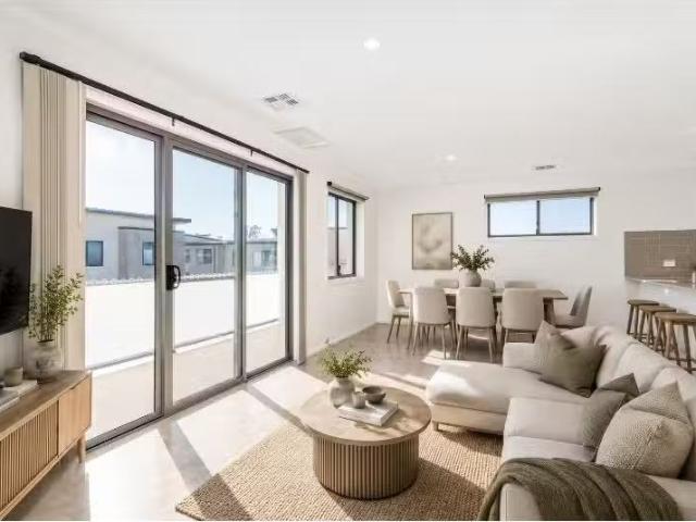 Unique 2 BR 33/12 Dulcie Holland Crescent, MONCRIEFF Apartment.