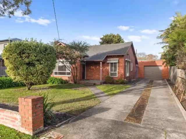 Cheap 2 BR 33 Yuille Street, Frankston, VIC 3199 House for R.