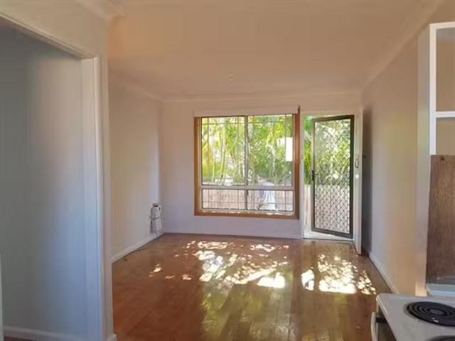 Charming 2 BR 3/41 Carroll Road, EAST CORRIMAL Apartment for r.
