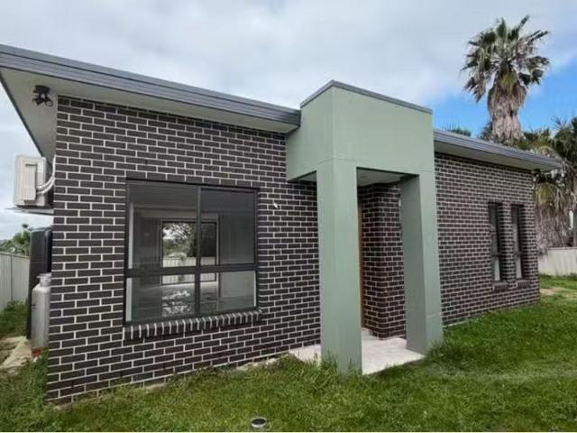Charming 2 BR 34A Tourmaline Street, EAGLE VALE House for rent.