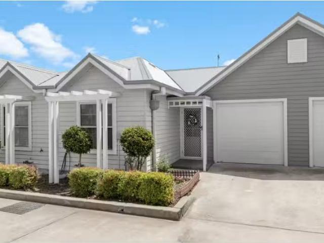 New 2 BR 36/115 Christo Road, Waratah Apartment for rent List.