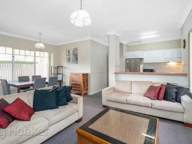 Deal! 2 BR 3/62 Bronte Street, East Perth, WA 6004