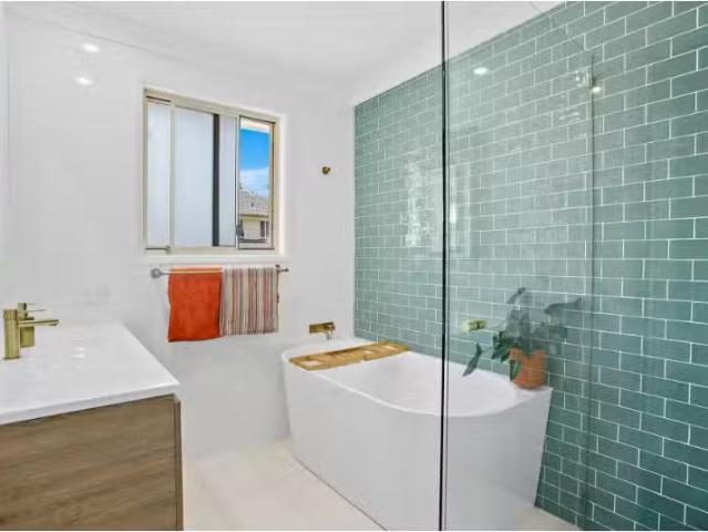 Charming 2 BR 3/6A Milne Crescent, CONISTON Townhouse for rent.