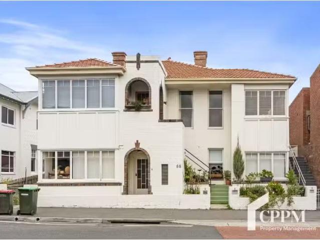 Cozy 2 BR 3/88 Hampden Road, BATTERY POINT Apartment for rent.