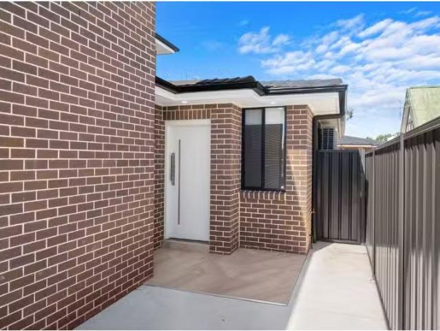 Just in! 2 BR 382b Rooty Hill Road North, Plumpton Apartment f.