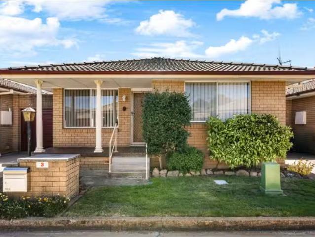 Unique 2 BR 3/98 Kenna Street, Orange Apartment for rent List.