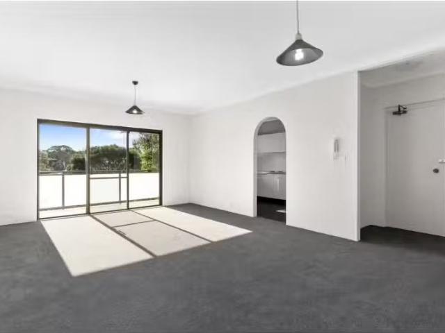 Just in! 2 BR 39/215 Bridge Road, Glebe Apartment for rent Li.