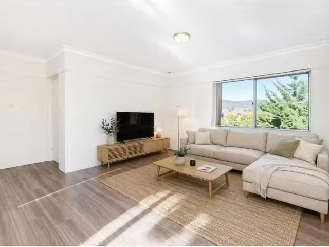 Deal! 2 BR 3/9 Ford Street, QUEANBEYAN EAST Apartment for rent.