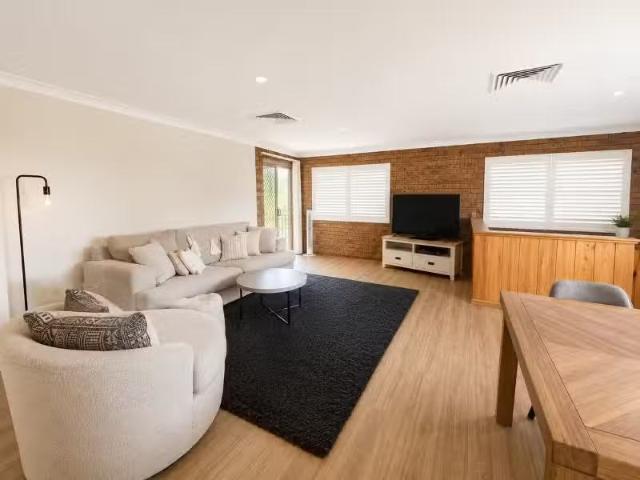 Just in! 2 BR 4/10 Ugoa Street, NARRABRI Apartment for rent L.