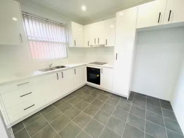 Rental! 2 BR 4/1 Remly St, ROSELANDS Apartment for rent Liste.
