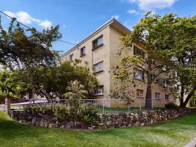 Just in! 2 BR 4/24 Hunter Street, KELVIN GROVE, QLD 4059 Uni.
