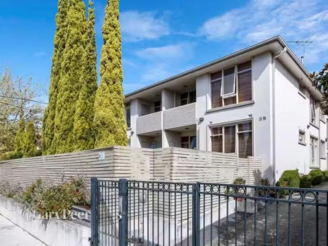 Cheap 2 BR 4/29 Flowers Street, Caulfield South VIC 3162 Apa.