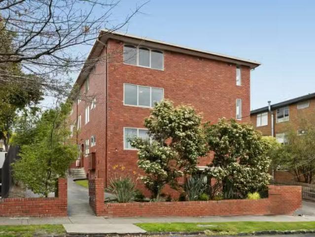 For Rent! 2 BR 4/39 Derby Street, Kew VIC 3101 Apartment For.