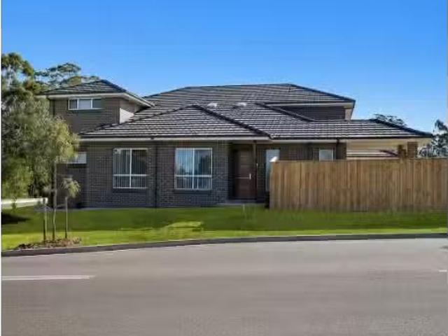 Cozy 2 BR 43A Fleming Drive, Campbelltown Townhouse for rent.