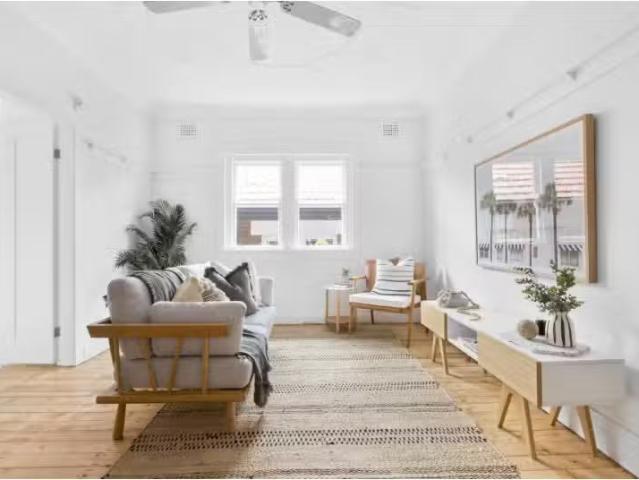 Just in! 2 BR 4/4 Quinton Road, Manly Apartment for rent List.