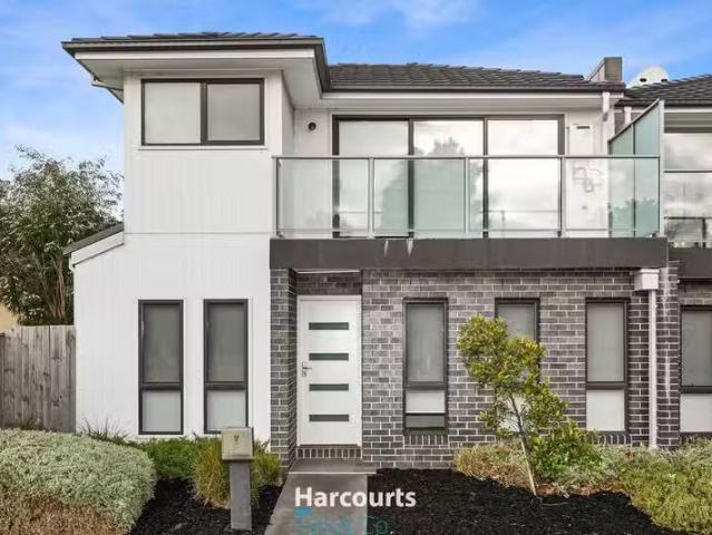For Rent! 2 BR 44 The Lakes Boulevard, South Morang, VIC 3752.