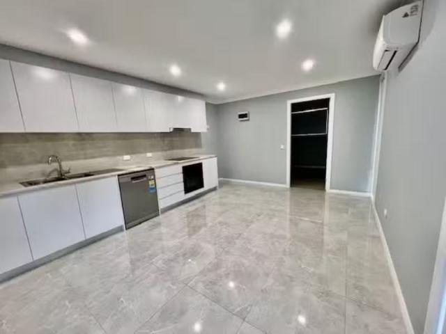 Charming 2 BR 477a Princes Highway, Blakehurst House for rent.