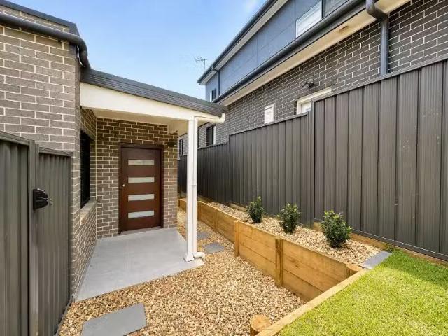 Charming 2 BR 50a Mahoney Drive, CAMPBELLTOWN Apartment for re.