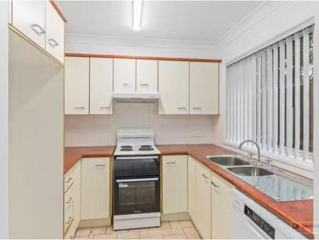 Nice 2 BR 5/10 12 Kulgoa Road, Woonona Townhouse for rent Lis.