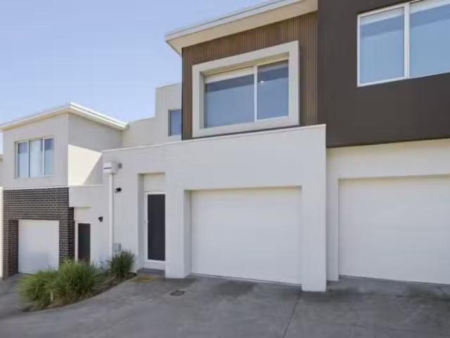 Cozy 2 BR 5/20 Newman Rd, Mooroolbark VIC 3138 House For Lease