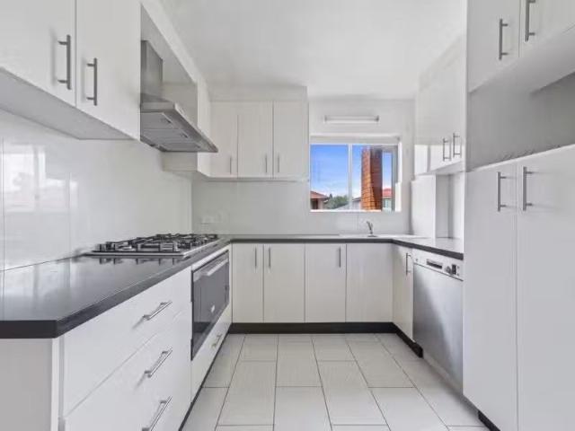 For Rent! 2 BR 5/21 Mascot Drive, Eastlakes Apartment for rent.