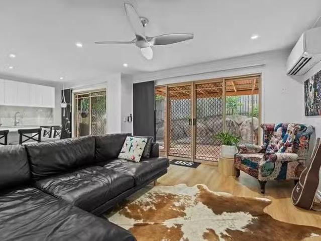 Unique 2 BR 54/360 Simpsons Road, Bardon, QLD 4065
