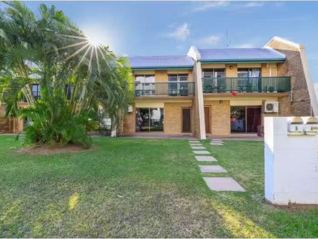 Charming 2 BR 5/6 Packard Place, Larrakeyah Townhouse for rent.
