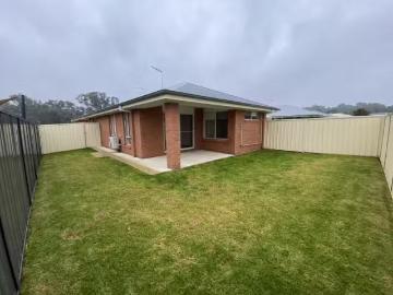 Unique 2 BR 59b Royce Crescent, LAVINGTON Townhouse for rent.