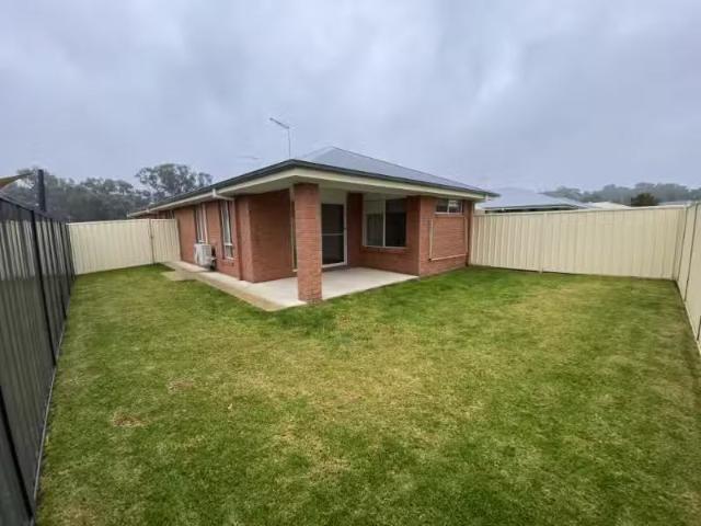 Deal! 2 BR 59b Royce Crescent, LAVINGTON Townhouse for rent L.
