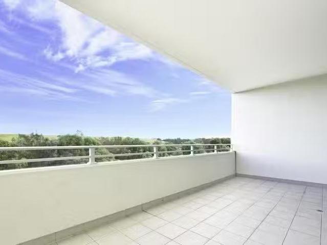 Nice 2 BR 607/27 Hill Road, Wentworth Point, NSW 2127