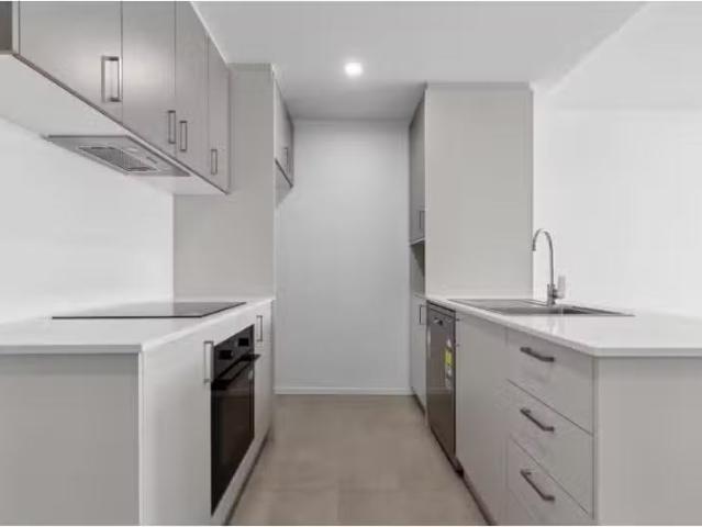 New 2 BR 610/2 Limburg Way, Greenway Apartment for rent Liste.