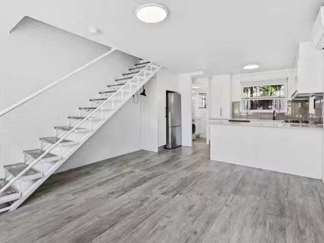 Charming 2 BR 6/34 Stanhill Drive, Surfers Paradise, QLD 4217
