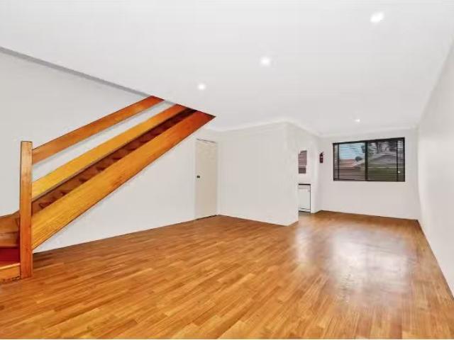 Cozy 2 BR 6/54 58 Lincoln Street, BELFIELD House for rent Lis.