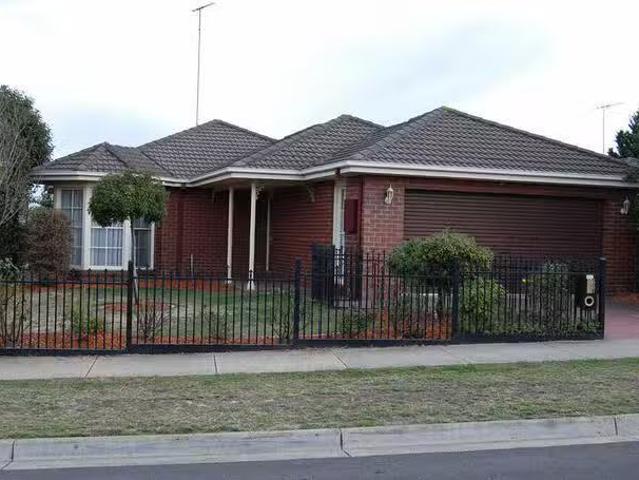 Charming 2 BR 68A Glastonbury Drive, Highton, VIC 3216