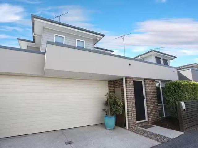 For Rent! 2 BR 6 Little Fenwick Street, Geelong, VIC 3220